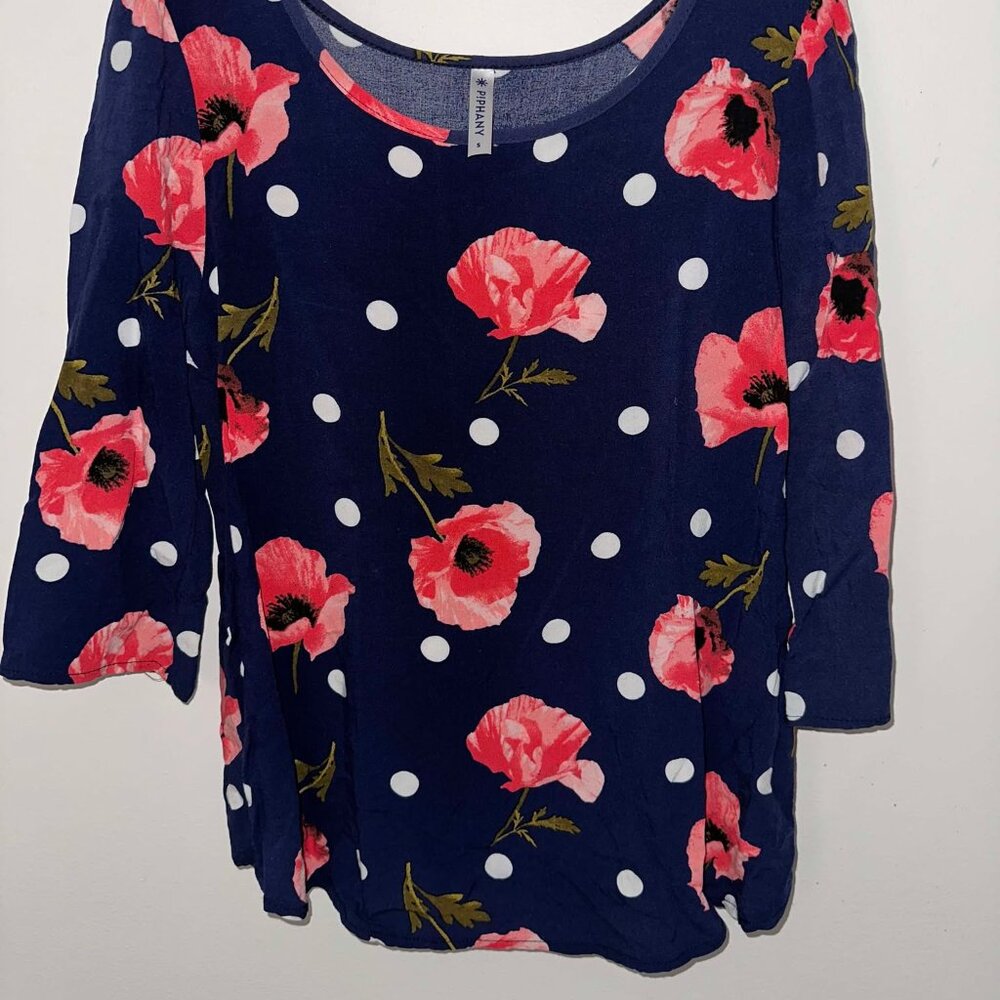 EUC Piphany navy floral blouse with tulip hem in back, size Small